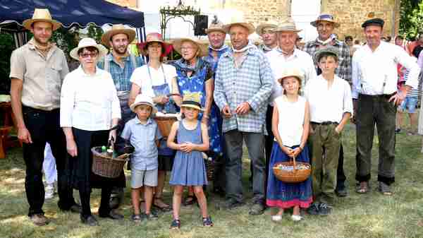fete village chevriere 05 07 2015