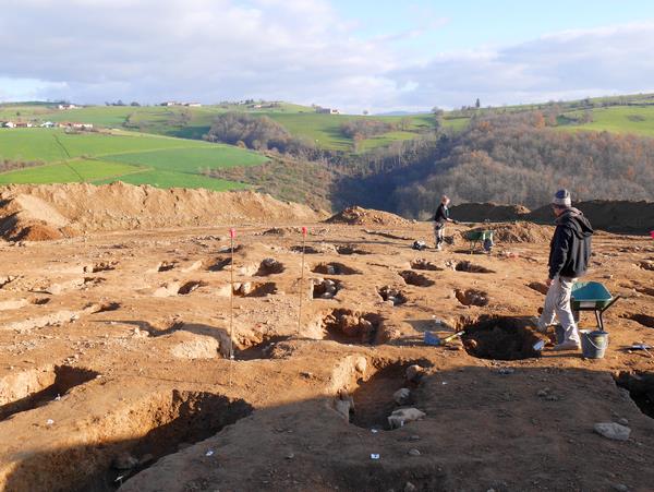 fouille archeologie bellegarde en forez 10 12 2015